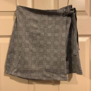 Cute Plaid Skirt (Never Worn)